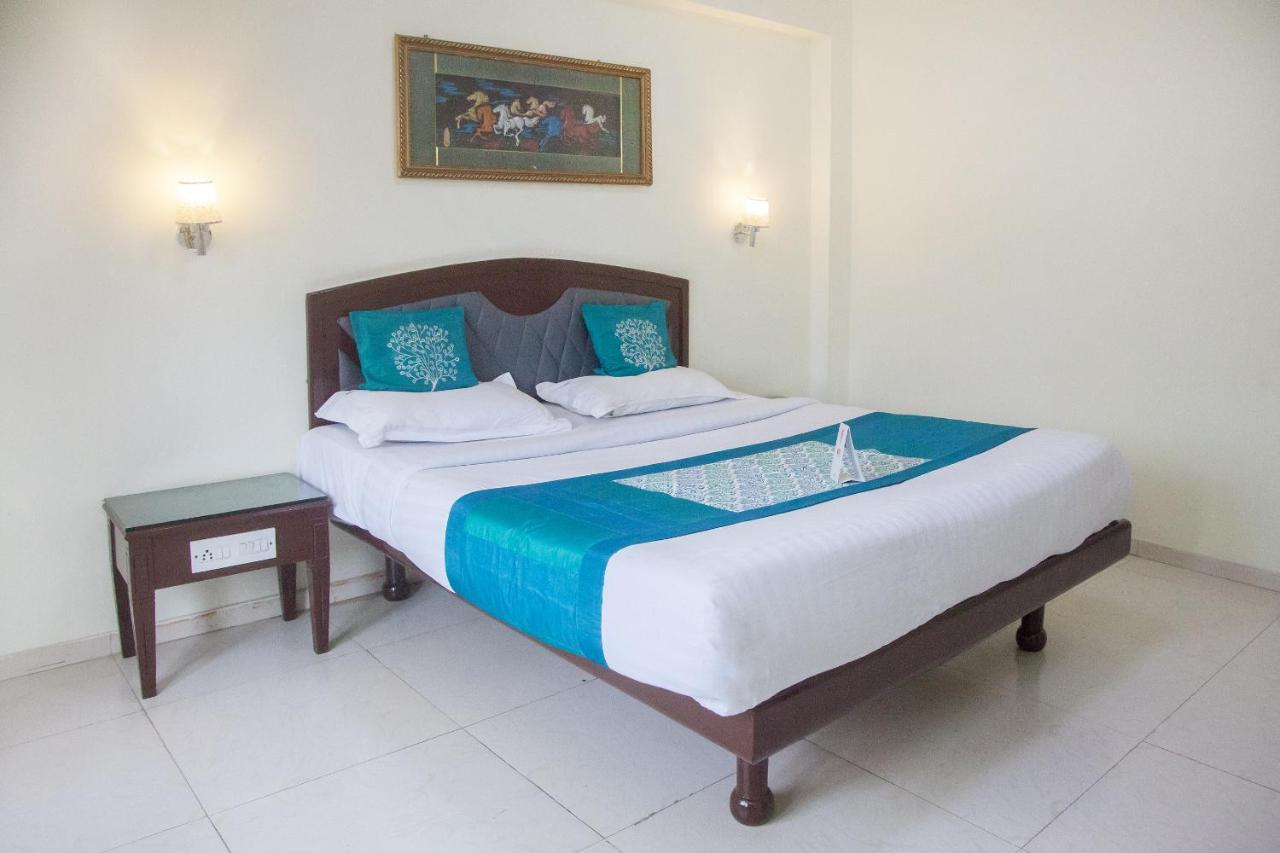 Oyo 12357 Hotel Nilgiris Inn Утакаманд Экстерьер фото